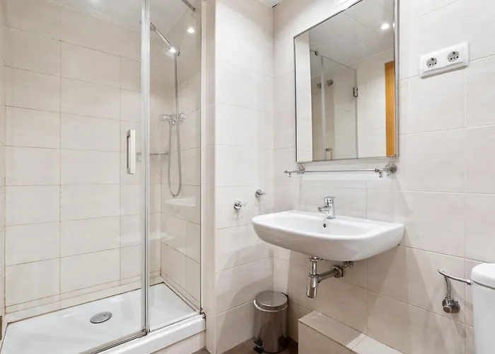 Flateli Pelayo H2 Apartament *
