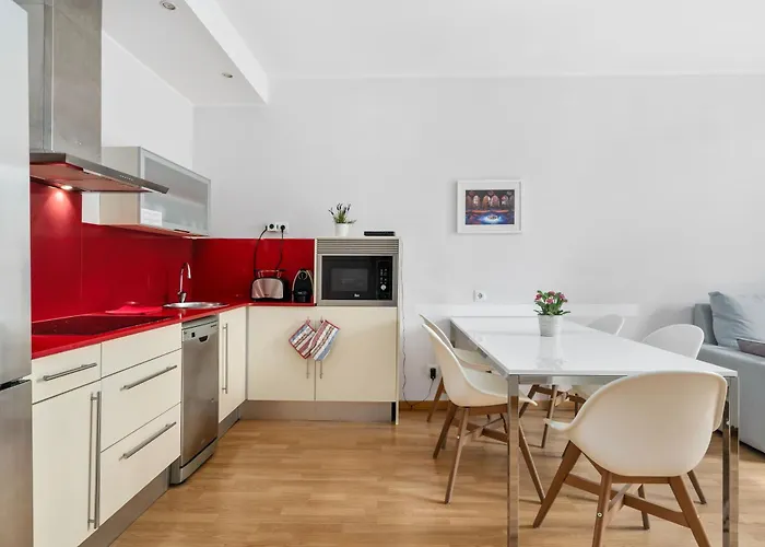Flateli Pelayo H2 Apartament *