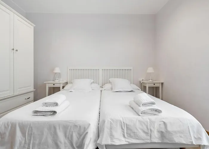 Flateli Pelayo H2 Apartament *